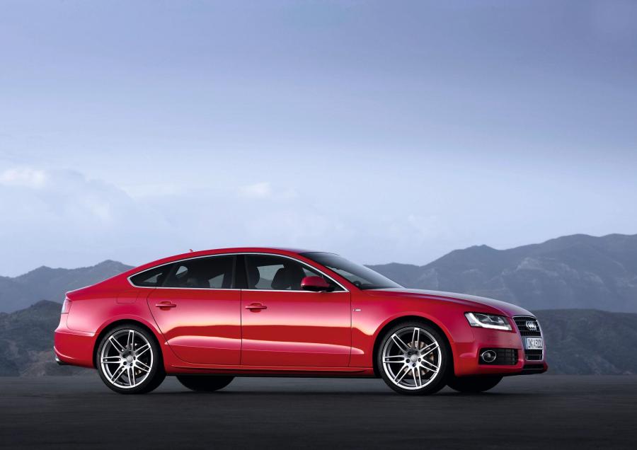  Audi A5 Sportback 2.0T S-Line 2009 года  (фото 3 из 32)